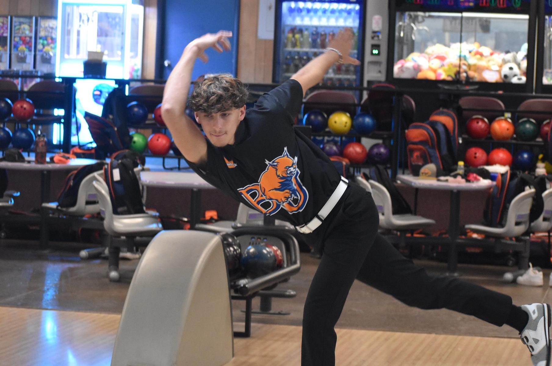 Dokolas Finishes 10th, Men’s Bowling Earns Two Top-Five Finishes at Eagle Invite