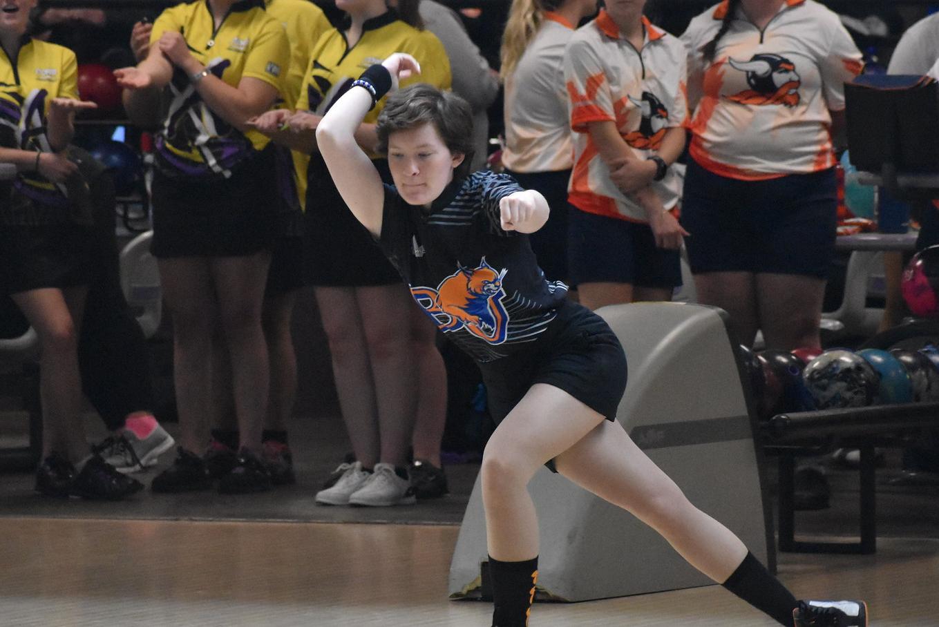 Women’s Bowling Places Fourth, Men Take Ninth at Baker’s Jayhawk Collegiate Challenge