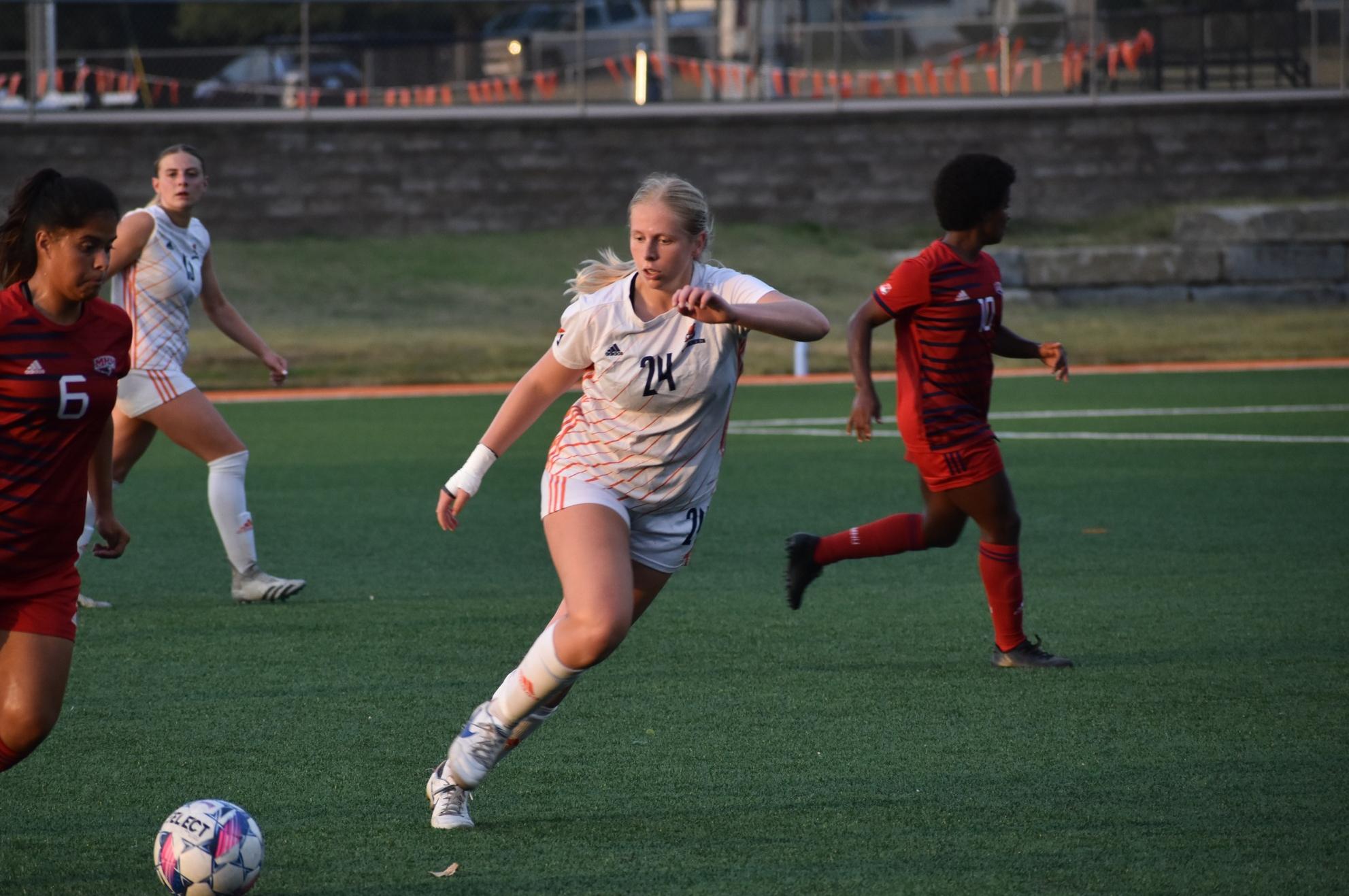 Women’s Soccer Falls at Home to No. 18 MNU